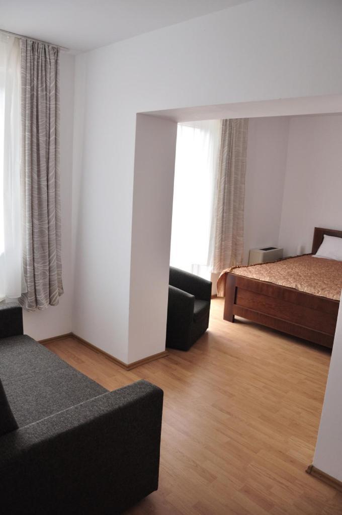 Oras Zlatna Hotel Szoba fotó